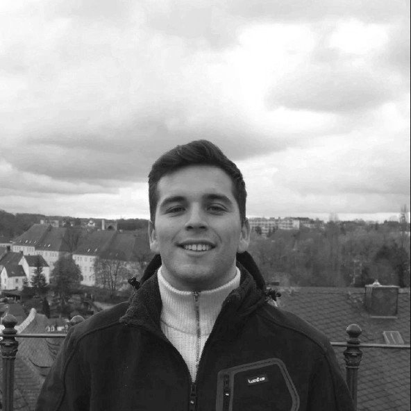 Formador de APEMSA TRADING ofreciendo trato personalizado 1 a 1